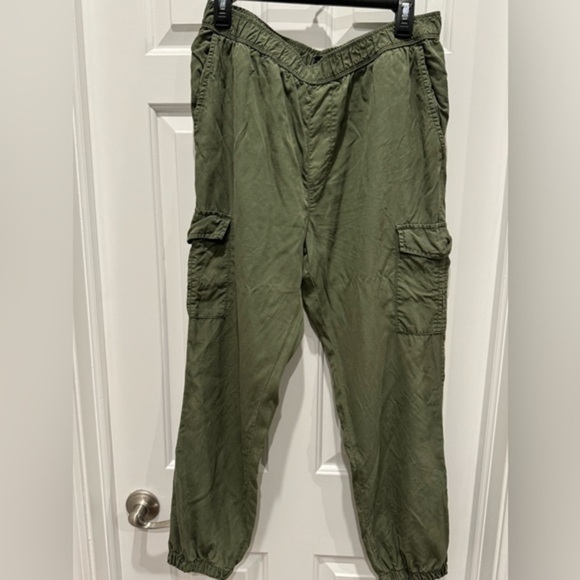Sanctuary Pants - Sanctuary Cargo Jogger women’s pant size medium army green
